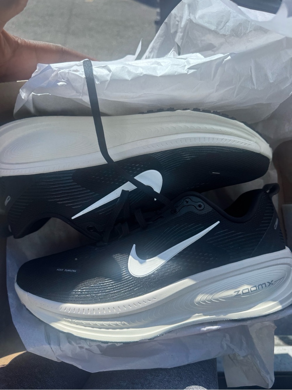 NIKE VOMERO Black/ white 18 size 11 WIDE